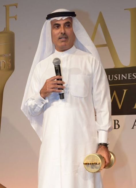 Abdul Aziz Al Ghurair holding the ABLF Business Excellence Award