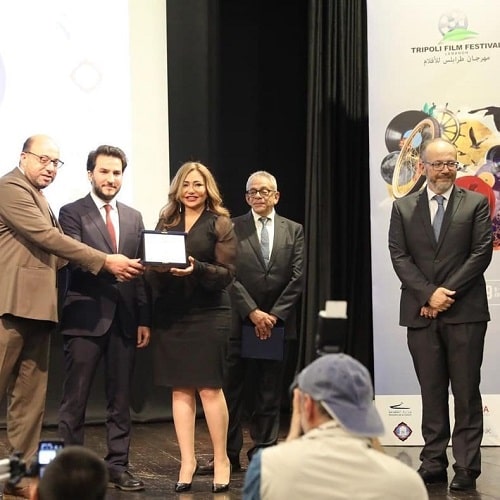 Laila Elwi being honoured by Triploi Film Fetival Award
