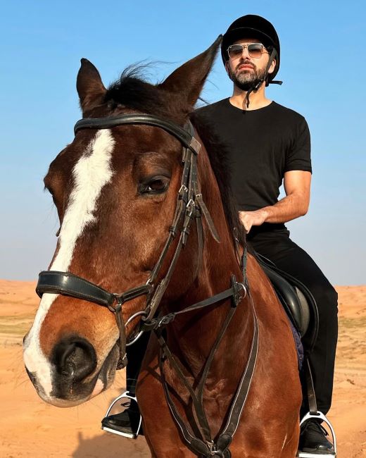 Saygin Yalcin riding a horse