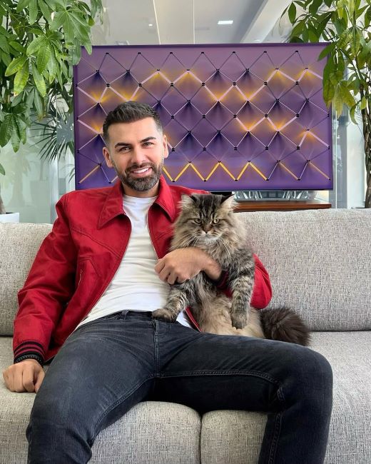 Saygin Yalcin with his cat