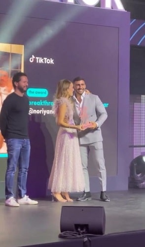 Khalid Alherani with his award