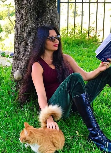 Lamitta Frangieh with a cat