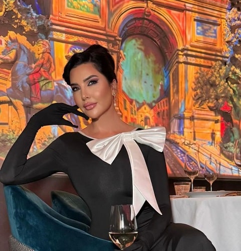 Lamitta Frangieh with a glass of alcohol