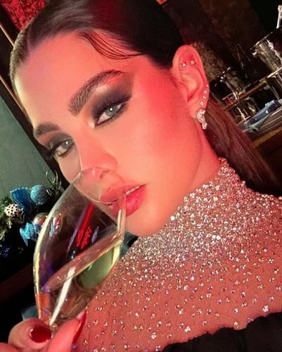 Rawan Bin Hussain consuming wine