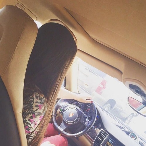 Rawan Bin Hussain with her Porsche