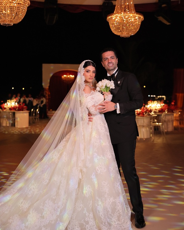 Wedding photo of Narin’s Beauty with her husband
