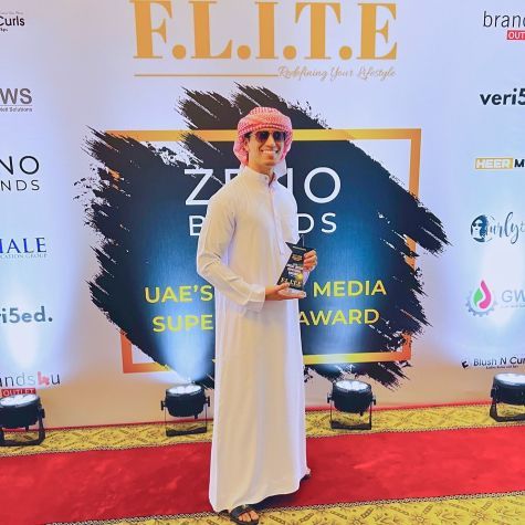 Zubair Sarookh with the UAE's Social Media Superstar Award