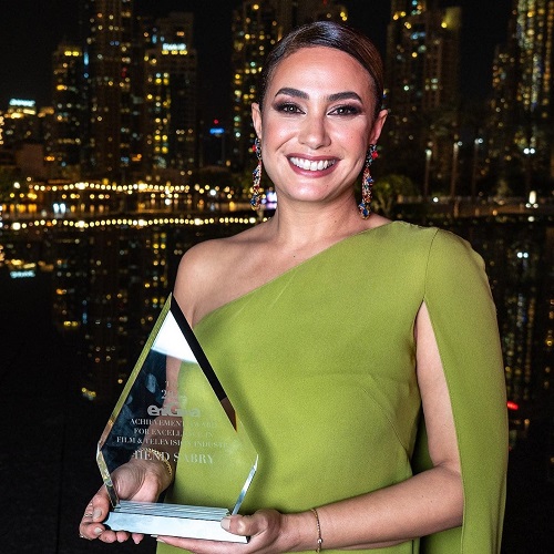 Hend Sabry with her Enigma Achievement Award for Excellence in Film & Television Industry