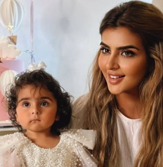Mahra Al Maktoum with her daughter