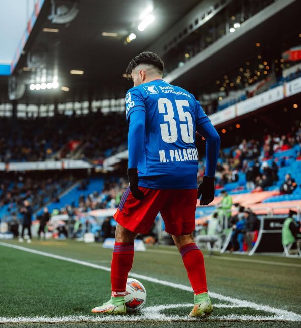 Matías Palacios wearing jersey number 35 while playing for Fussball Club Basel 1893