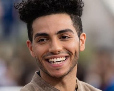 Mena Massoud Height, Age, Girlfriend, Family, Biography Mena Massoud Height, Age, Girlfriend, Family, Biography