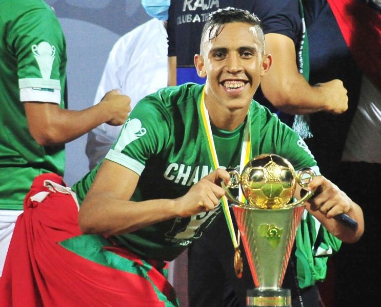 Soufiane Rahimi wearing CAF Confederation Cup gold medal